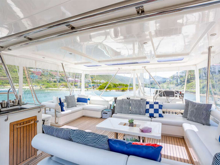 yacht main saloon space