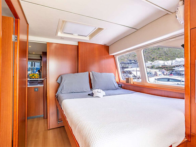 yacht main bedroom - cabin