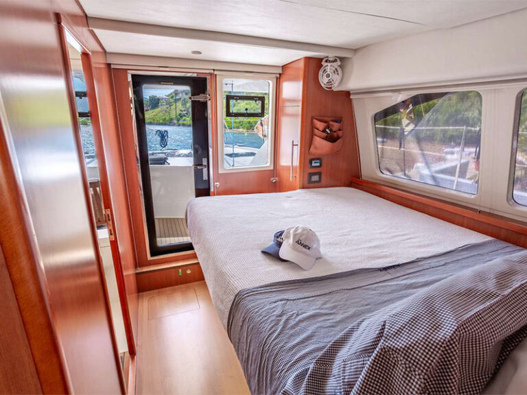 yacht main bedroom - cabin