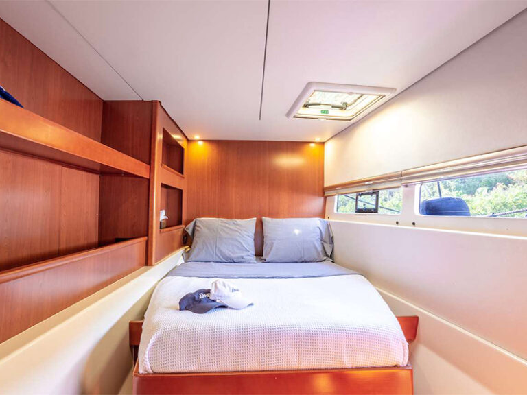 yacht main bedroom - cabin