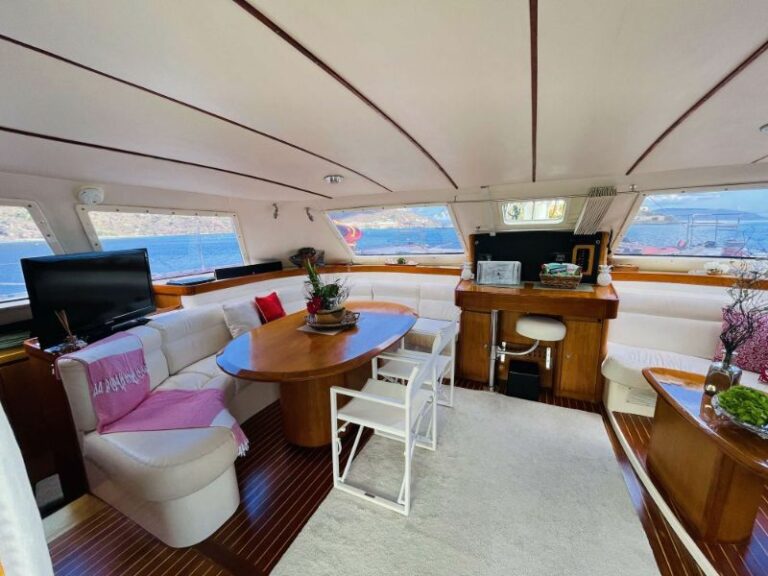 cape town yacht saloon area