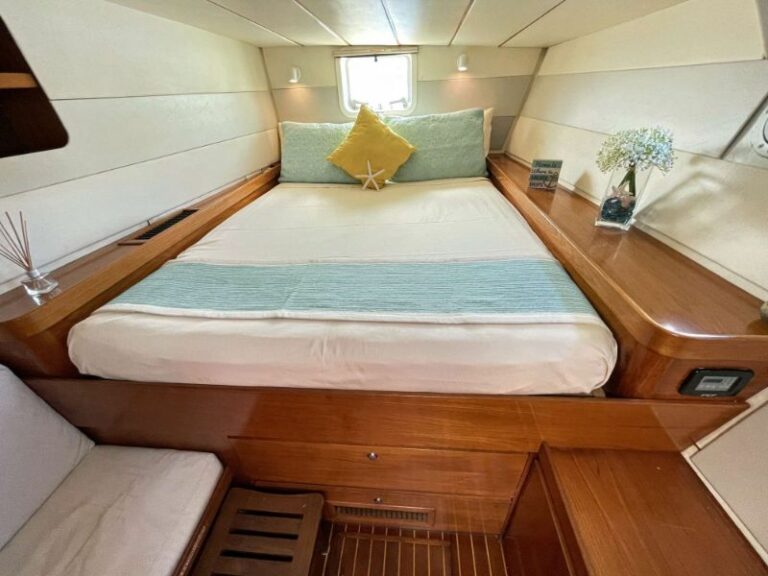 cape town yacht cabin - double bed